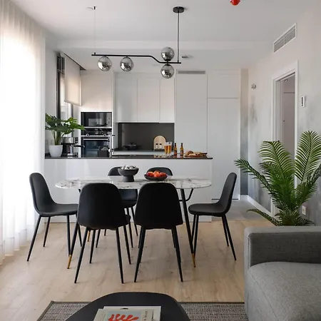Urban Sky Serviced By P&o Apartamento