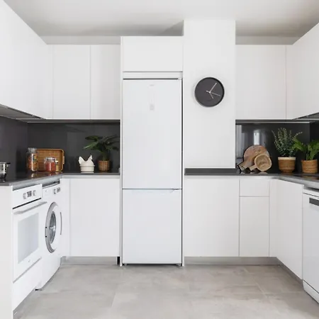 Urban Sky Serviced By P&o Apartamento