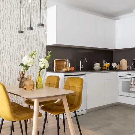 Urban Sky Serviced By P&o Apartamento *