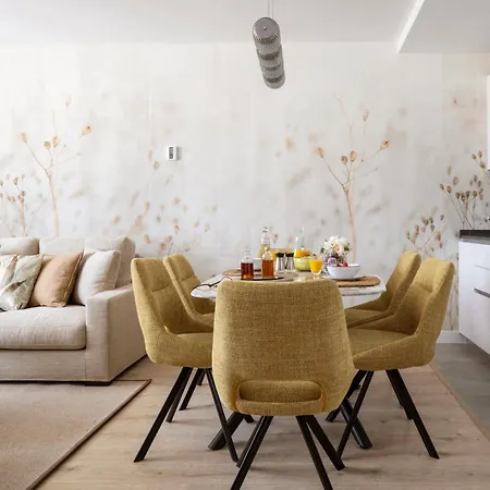 Urban Sky Serviced By P&o Apartamento